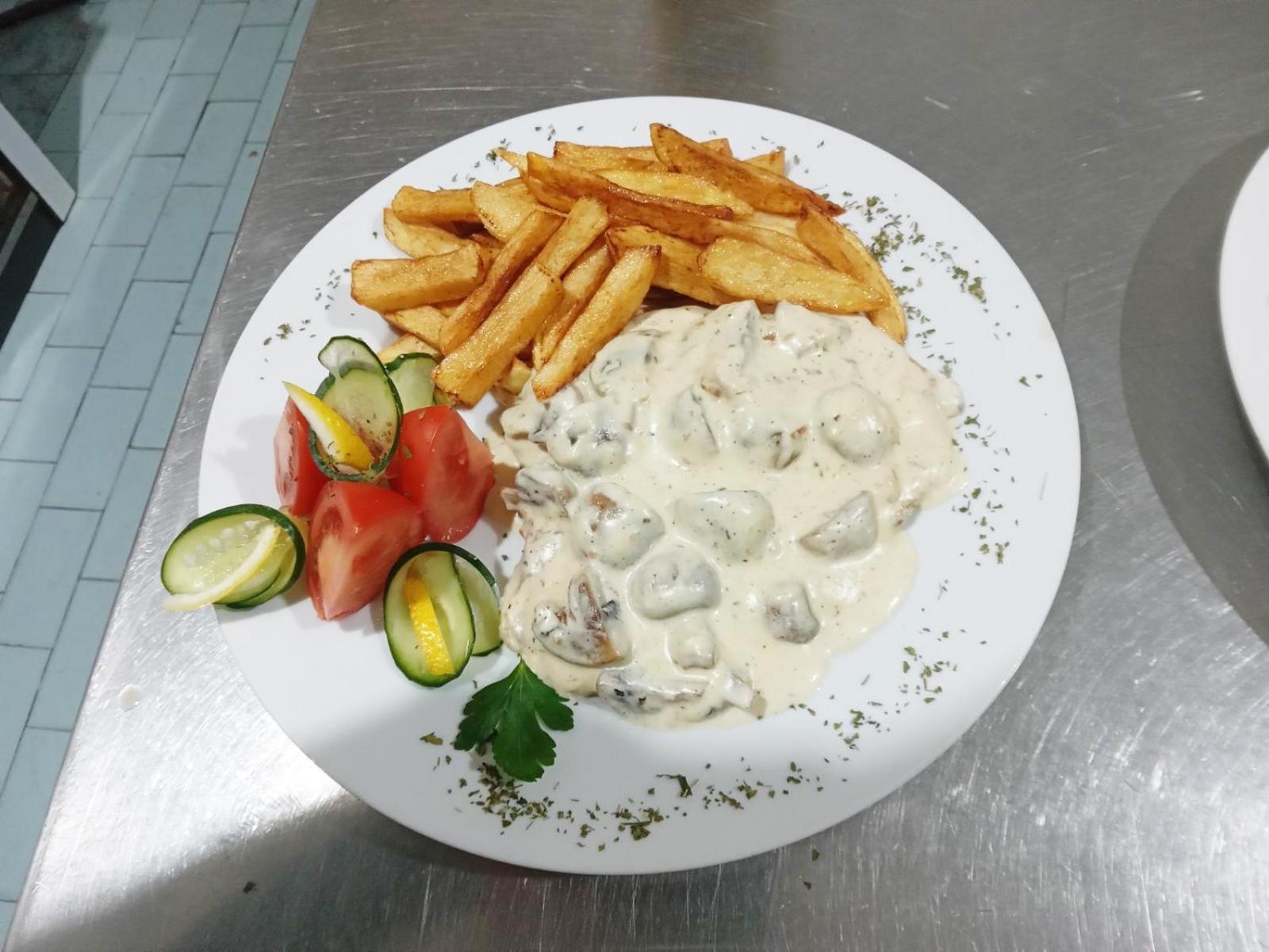 Restaurant & Apartments Jug Sutomore Dış mekan fotoğraf